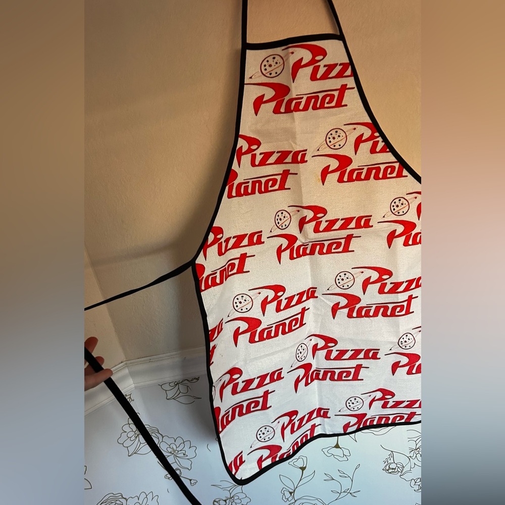 2x Pizza Planet Apron Hat Set  costume Disney Toy Story (2 sets/ 4 pc total - Picture 3 of 12